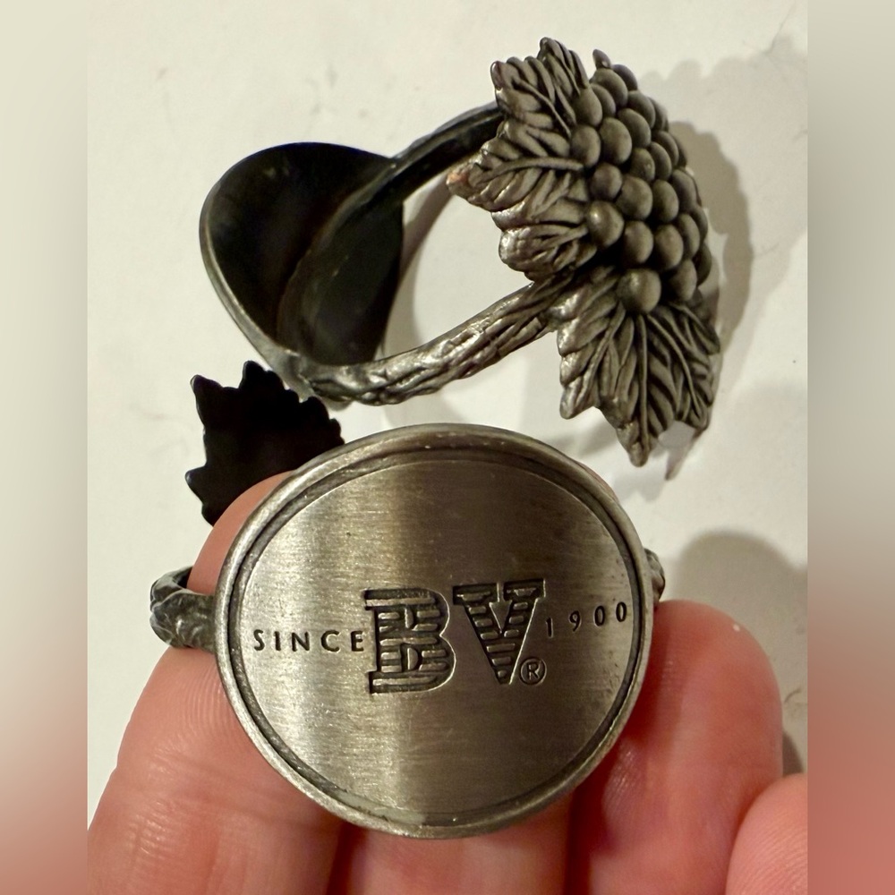 Vintage Pewter Grapes Cluster Leaf & Vine Napkin Holder Rings Set Of 2 BV Brand